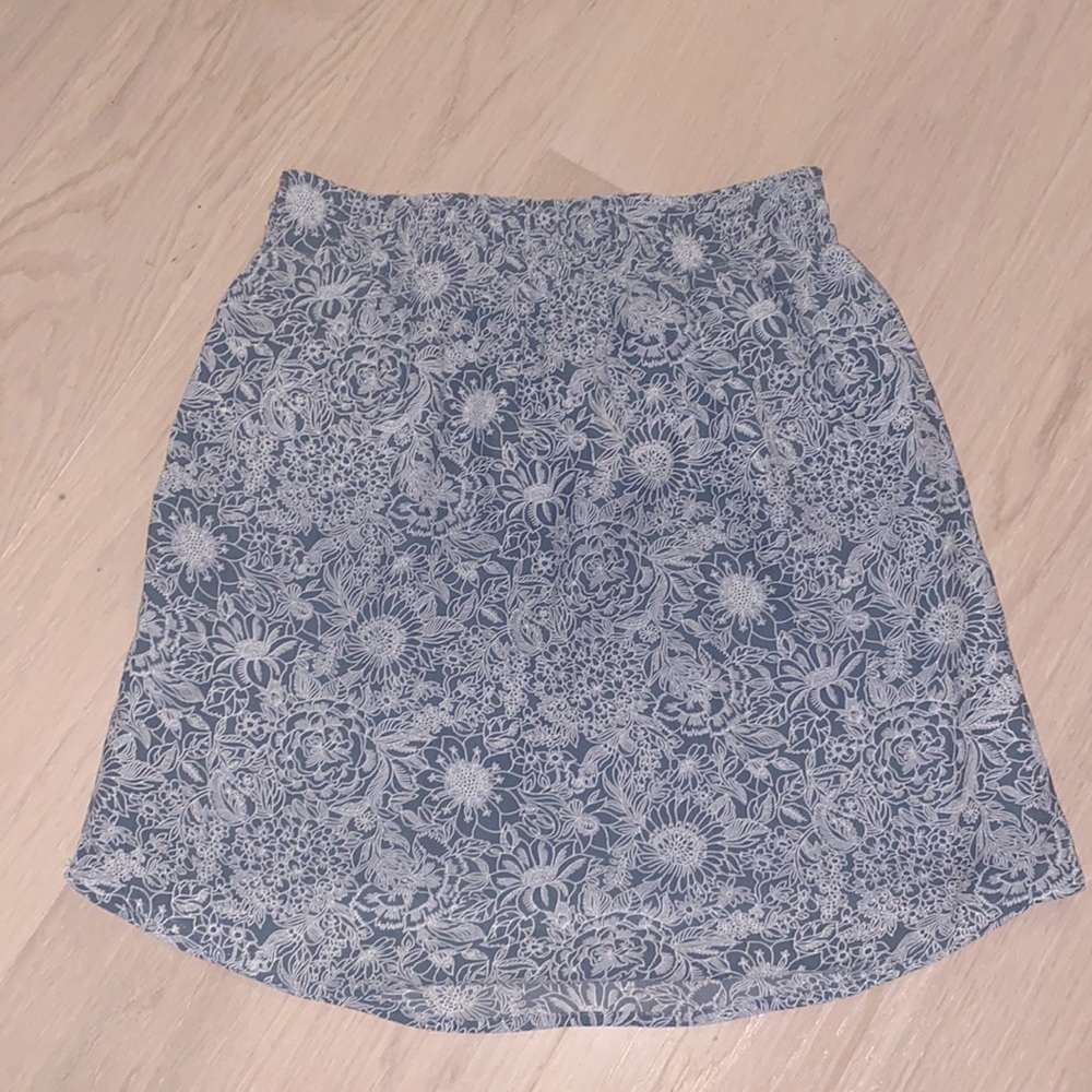 Loft Petite and White Floral Skirt Size XXS